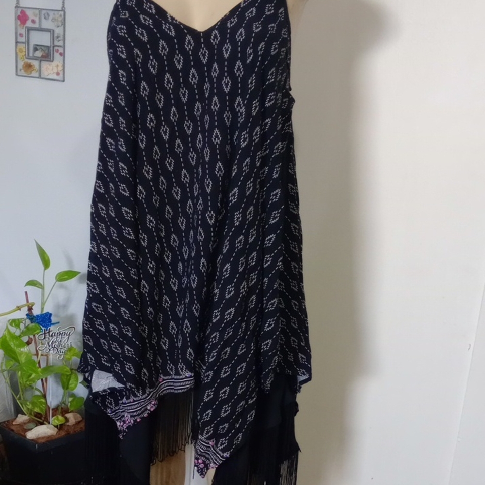 Entro Elegant Black Garment